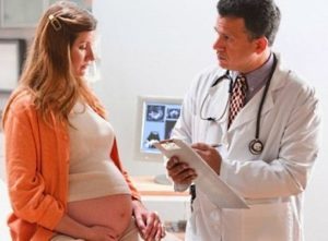 беременная и врач