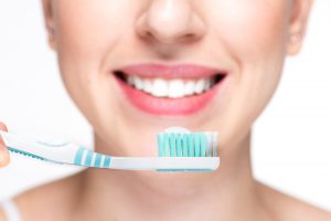 Регулярная чистка зубов